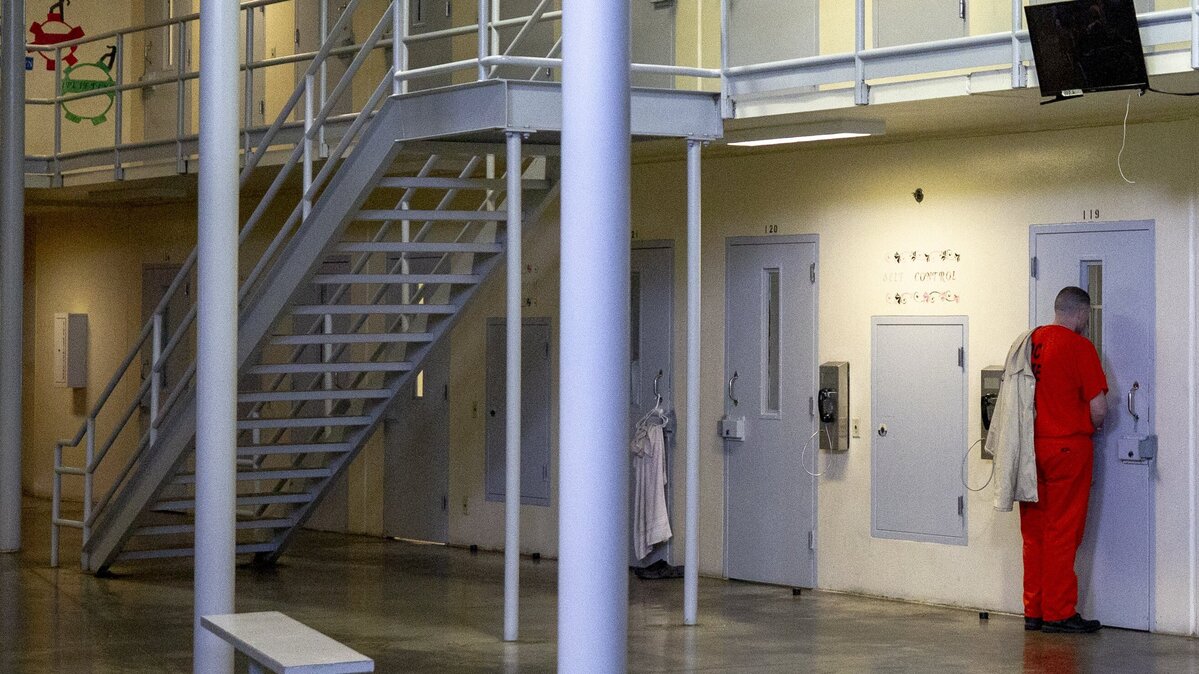 South Carolina prison officials suspect that an inmate died by homicide at Turbeville Correctional Institution on Dec. 31, 2025, according to SCDC.

