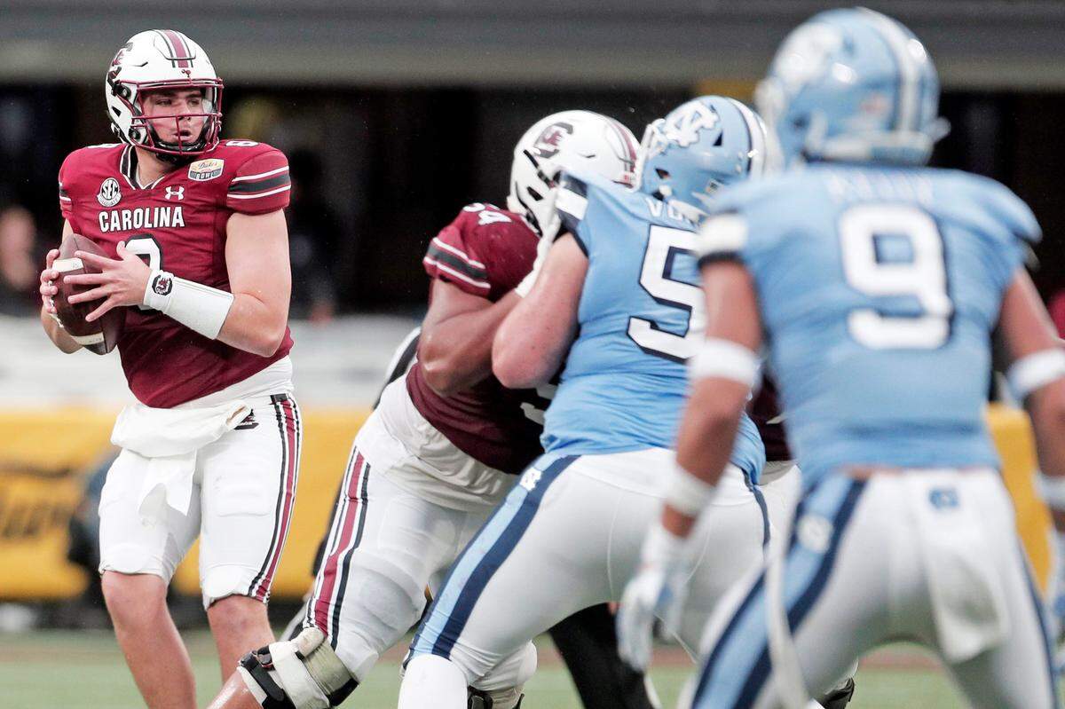 South Carolina quarterback Zeb Noland (8) plays North Carolina at the Duke’s Mayo Bowl at Bank of America Stadium in Charlotte on Dec. 30. 