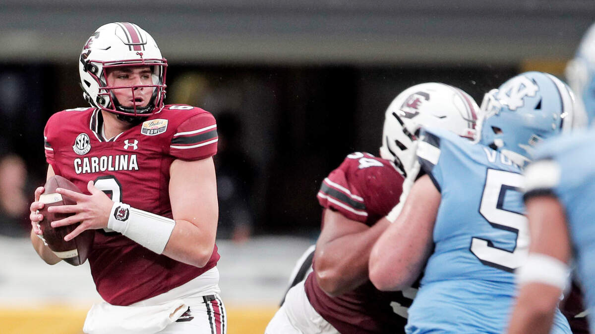South Carolina quarterback Zeb Noland (8) plays North Carolina at the Duke’s Mayo Bowl at Bank of America Stadium in Charlotte, North Carolina on Thursday, December 30, 2021.