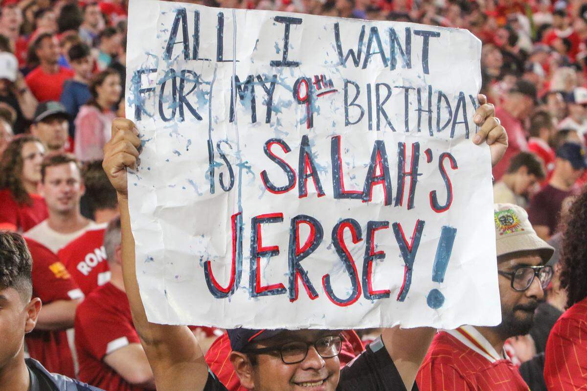 Soccer fans react as Liverpool athletes leave the field after Manchester United and Liverpool played in Williams-Brice Stadium on Saturday, Aug. 3, 2024.