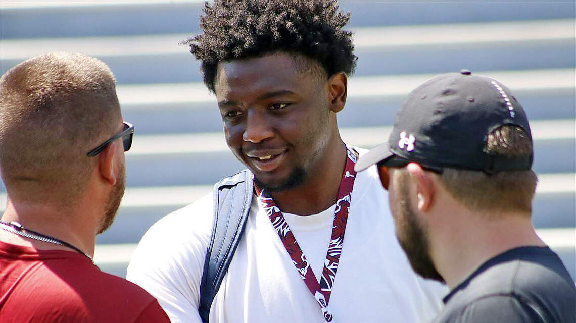 JUCO lineman with California roots gives South Carolina experience high marks
