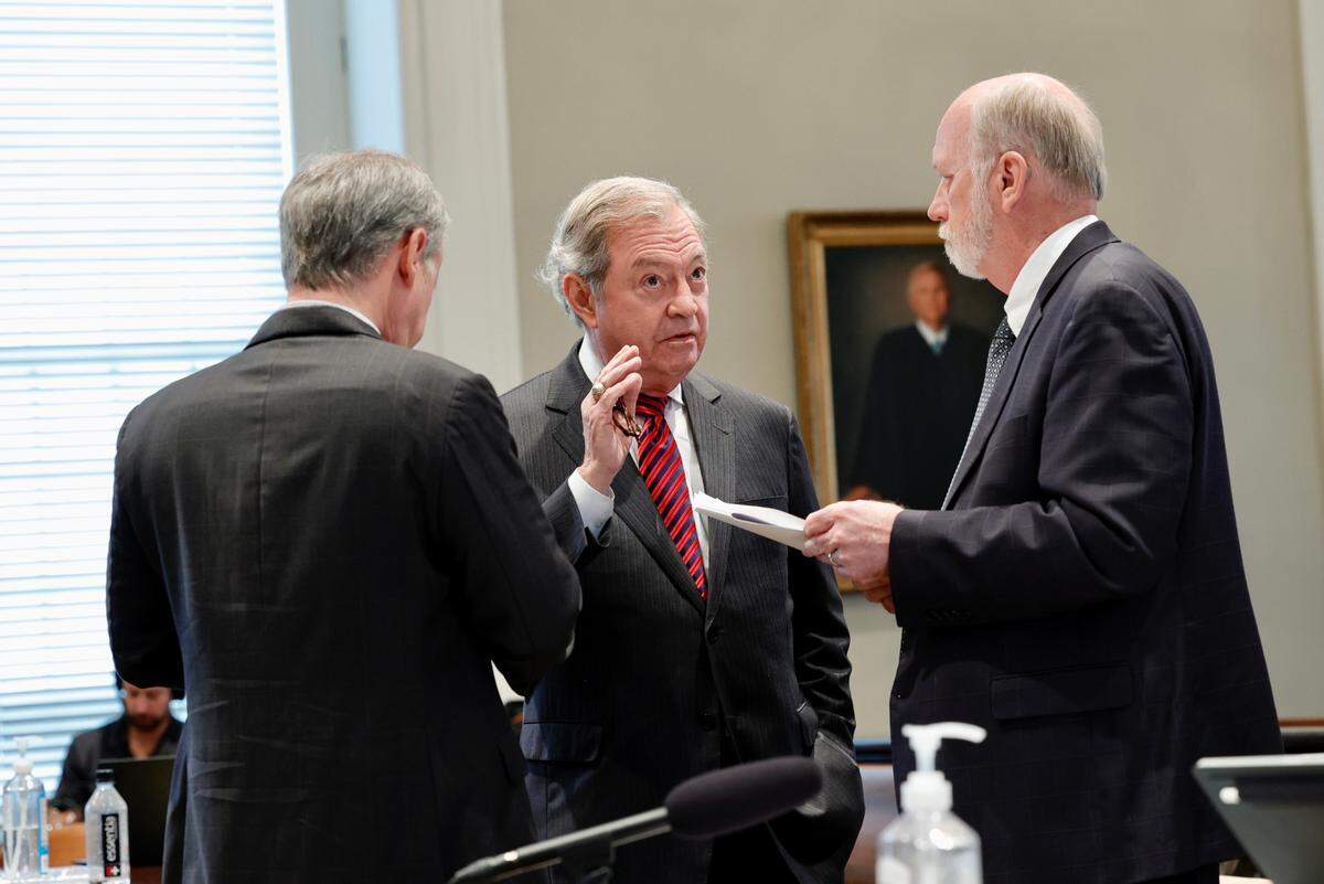 Alex Murdaugh’s attorney Dick Harpootlian, center, speaks with S.C. Attorney General’s office lawyers Creighton Waters and Don Zelenka ahead of a Monday, Aug. 29, 2022, hearing in Colleton County before Judge Clifton Newman.