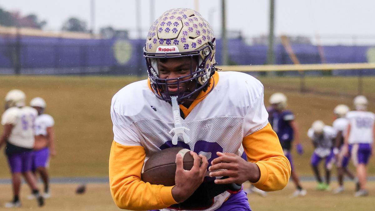 Running back Amadre Wooden of Batesburg-Leesville High School