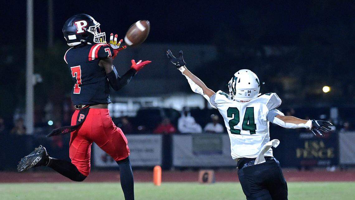 Palmetto wide receiver Zy’Marion Lang, catches a 59-yard pass for a touchdown in an Oct. 14, 2022 gamea against Lakewood Ranch.