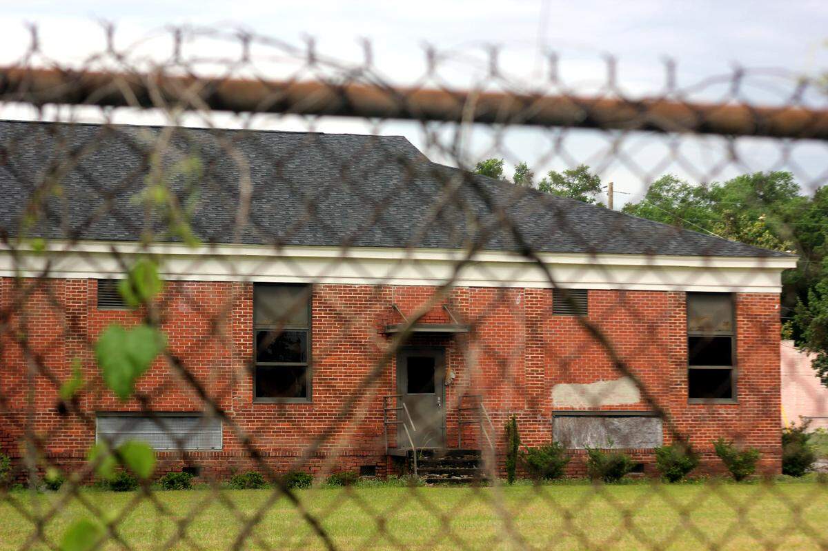 The former Cayce Grammar School has sat abandoned for years.