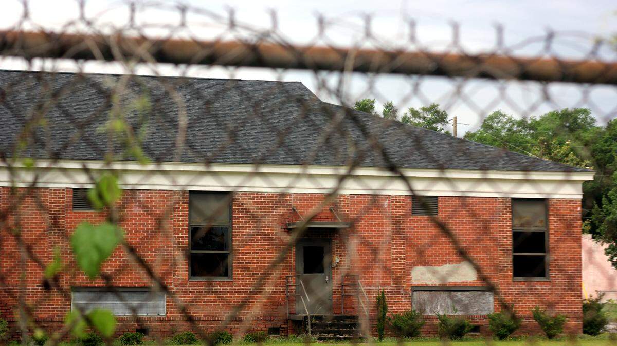 The former Cayce Grammar School has sat abandoned for years.
