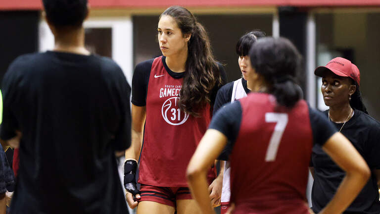 Dawn Staley updates South Carolina WBB’s injuries on first day of practice