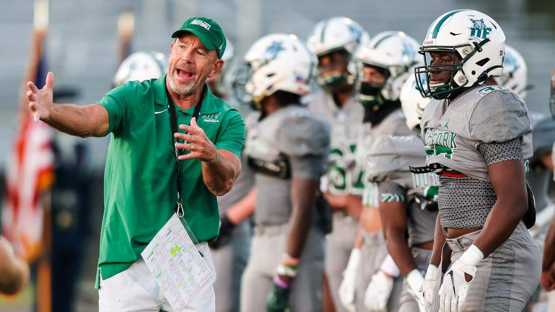 Gap for top spot tightens in several classifications of this week’s SC football polls