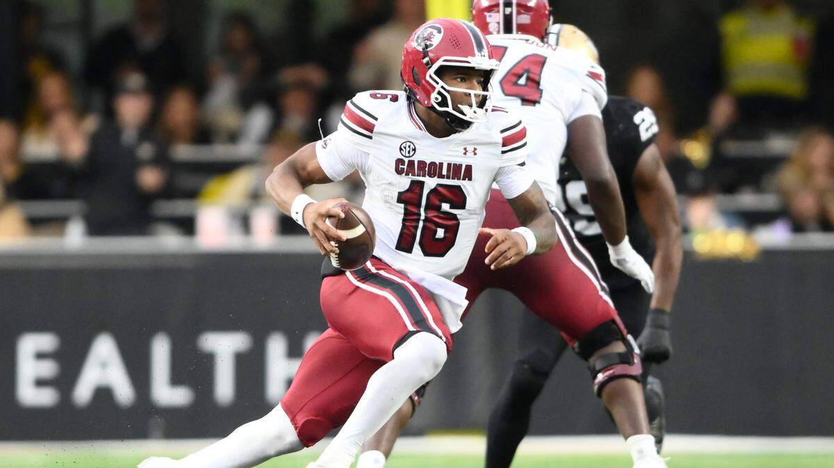 Nov 9, 2024; Nashville, Tennessee, USA; South Carolina Gamecocks quarterback LaNorris Sellers (16) runs the ball against the Vanderbilt Commodores during the first half at FirstBank Stadium. Mandatory Credit: Steve Roberts-Imagn Images