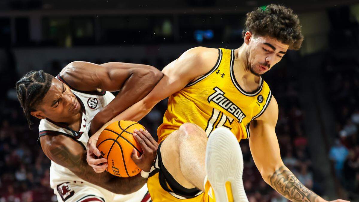 South Carolina Gamecocks forward Nick Pringle (5) and Towson Tigers guard Tyler Tejada (15) battle for a loose ball at Colonial Life Arena.