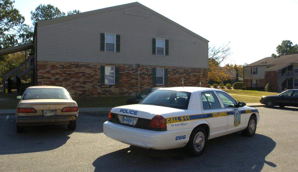 A police car sits at the Gable Oaks Apartments  on Dec. 11, 2007. Torsheena Davis, 32, was shot and killed through her  second-story apartment window at about 2 a.m.