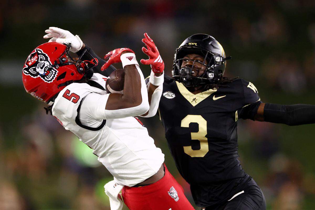 Wake Forest CB Karon Prunty (3) in coverage