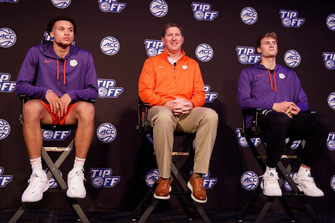 Clemson’s Chase Hunter, head coach Brad Brownell, and Hunter Tyson at the 2022 ACC Tipoff in Charlotte, N.C., Wednesday, Oct. 12, 2022. (Photo by Nell Redmond/ACC)
