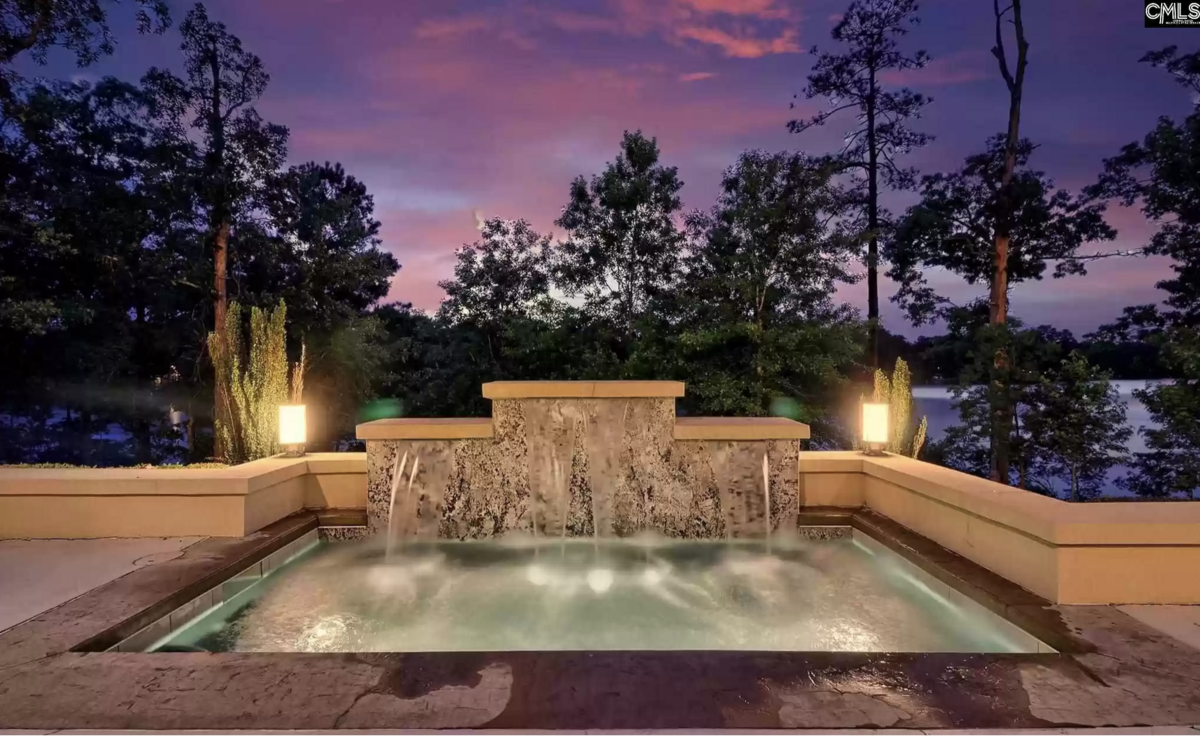 The property includes a Jacuzzi pool.