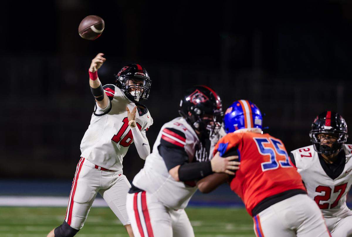 Kason Canupp (16) of Nation Ford makes a pass during a Sept. 11 2025, game at Richland Northeast.
