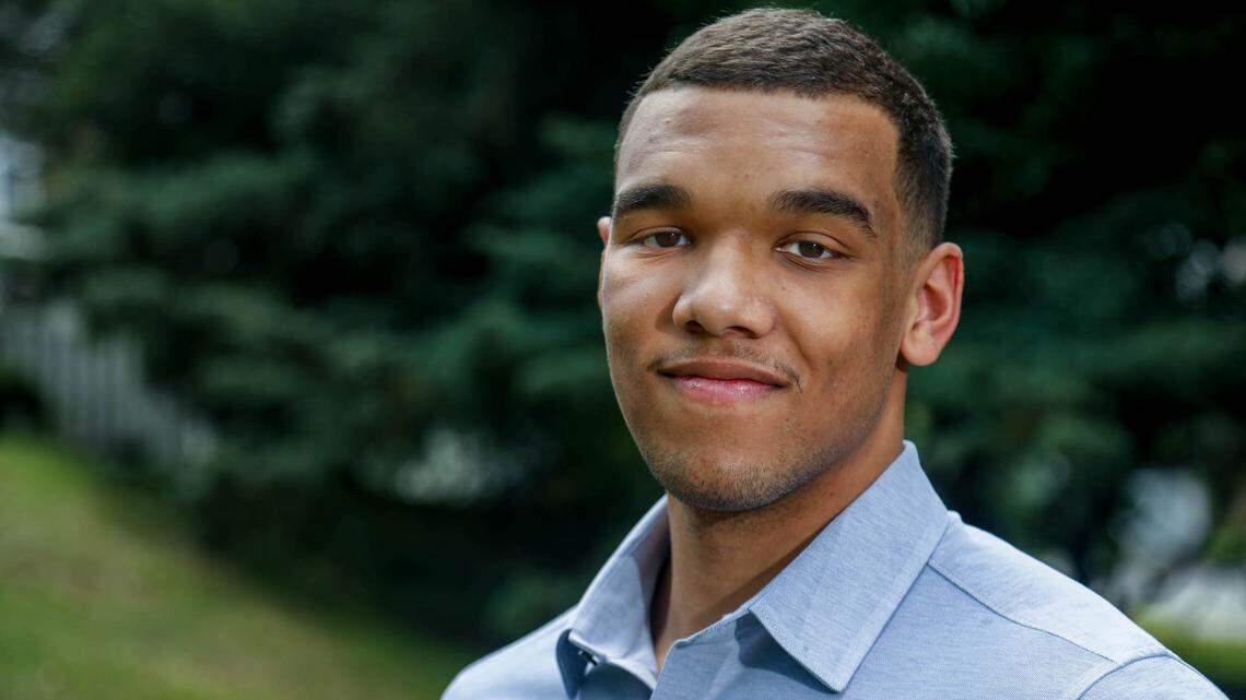 After losing his father to COVID-19, Spring Valley grad keeps chasing football dream