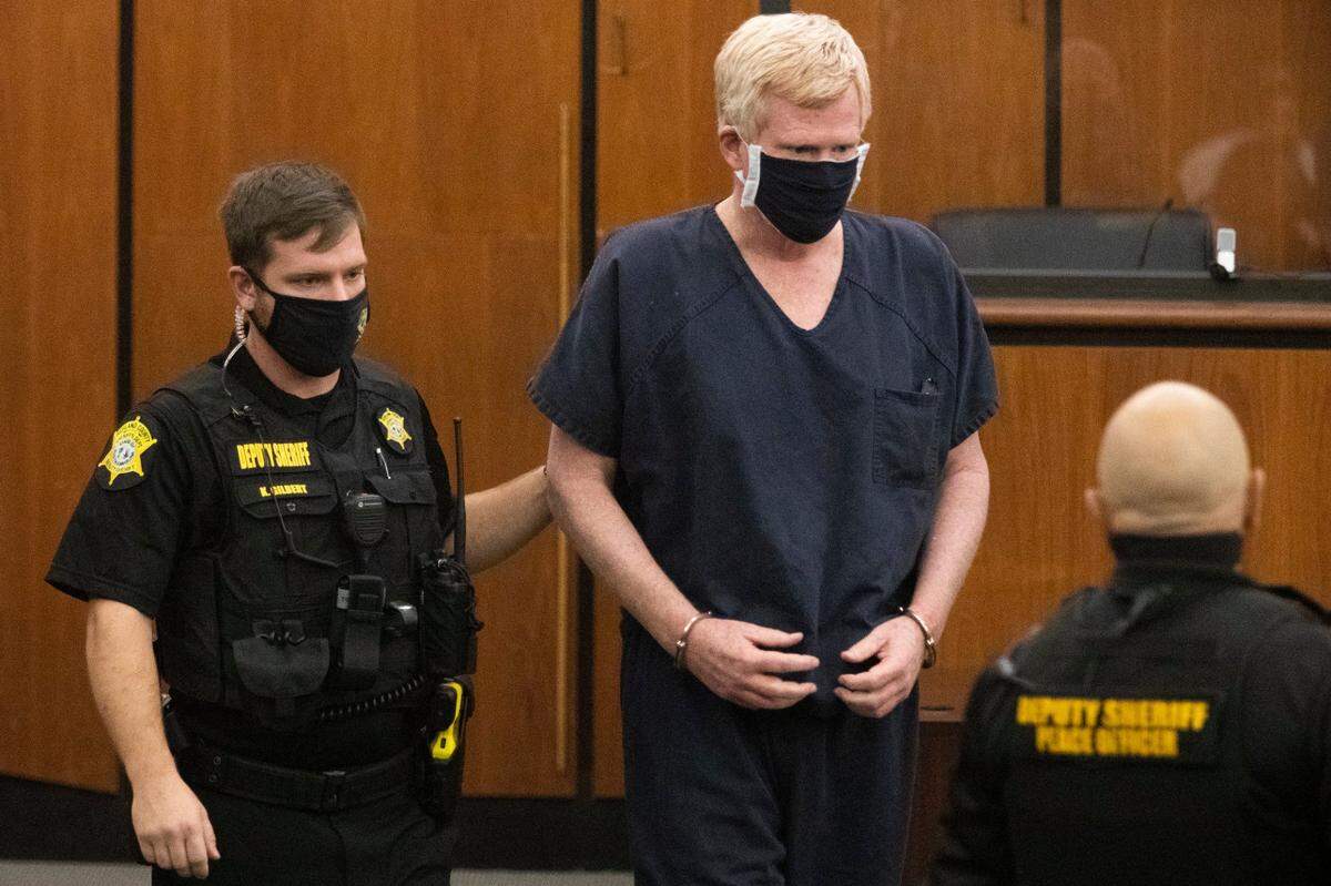 Alex Murdaugh enters the Richland County Courthouse before he is denied bond on Tuesday, October 19, 2021.