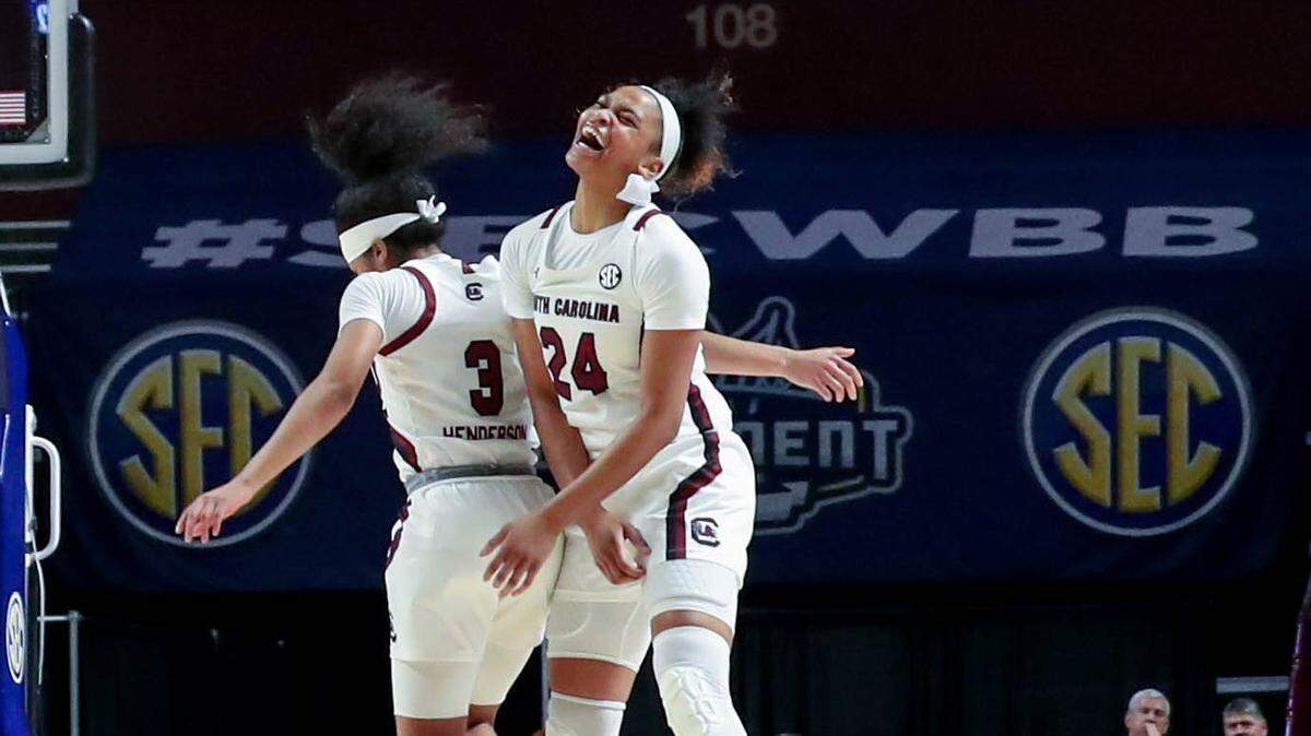 Destanni Henderson and LeLe Grissett