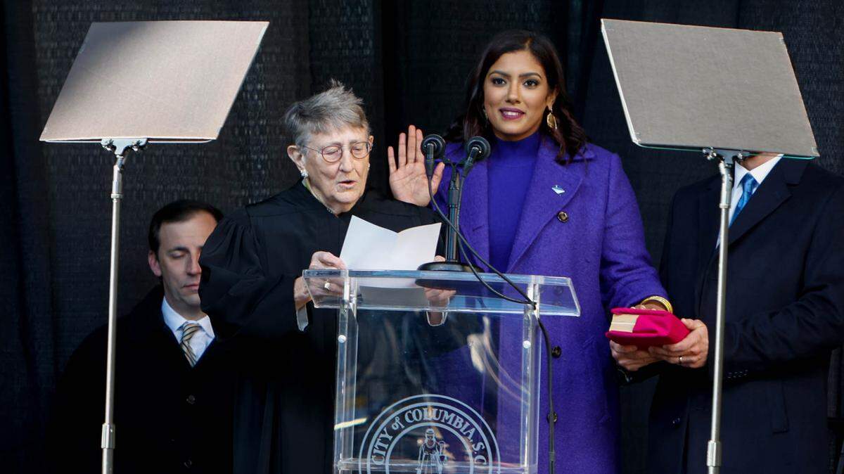 Jean Toal swears in Aditi Bussells as a member of Columbia City Council on Tuesday, Jan. 4, 2022. Toal has been appointed to oversee the Alex Murdaugh murder cases.