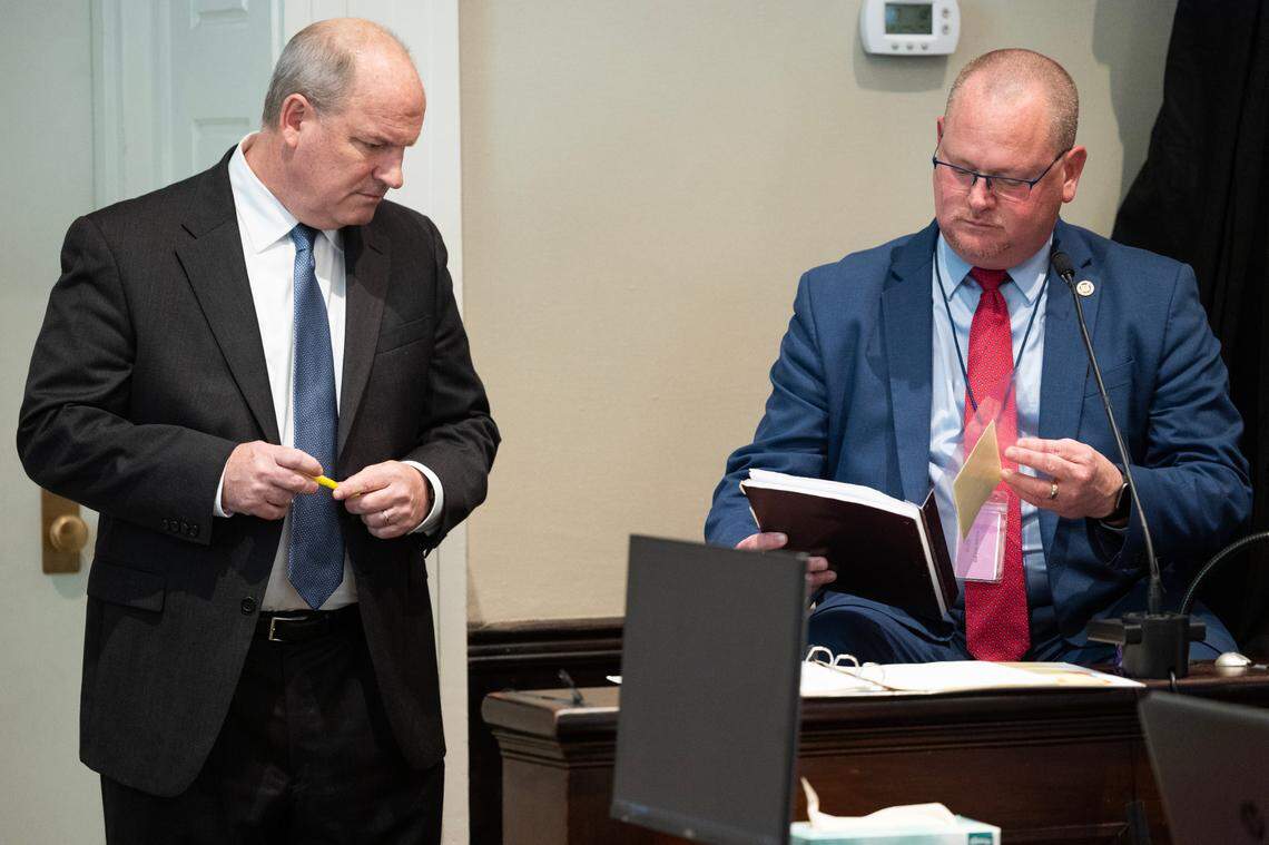 Defense attorney Jim Griffin asks SLED special agent David Owen about his grand jury report during Alex Murdaugh’s trial for murder at the Colleton County Courthouse on Wednesday, Feb. 15, 2023. Joshua Boucher/The State/Pool