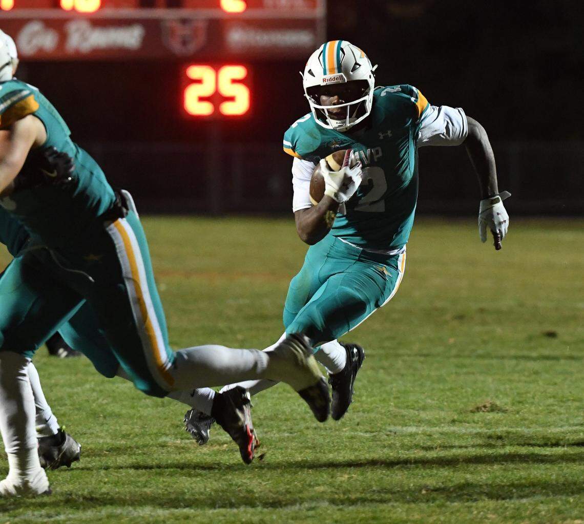 Mountain View Prep junior Jaylen McGill (2) runs the ball against Belton-Honea Path on Dec. 6, 2024.