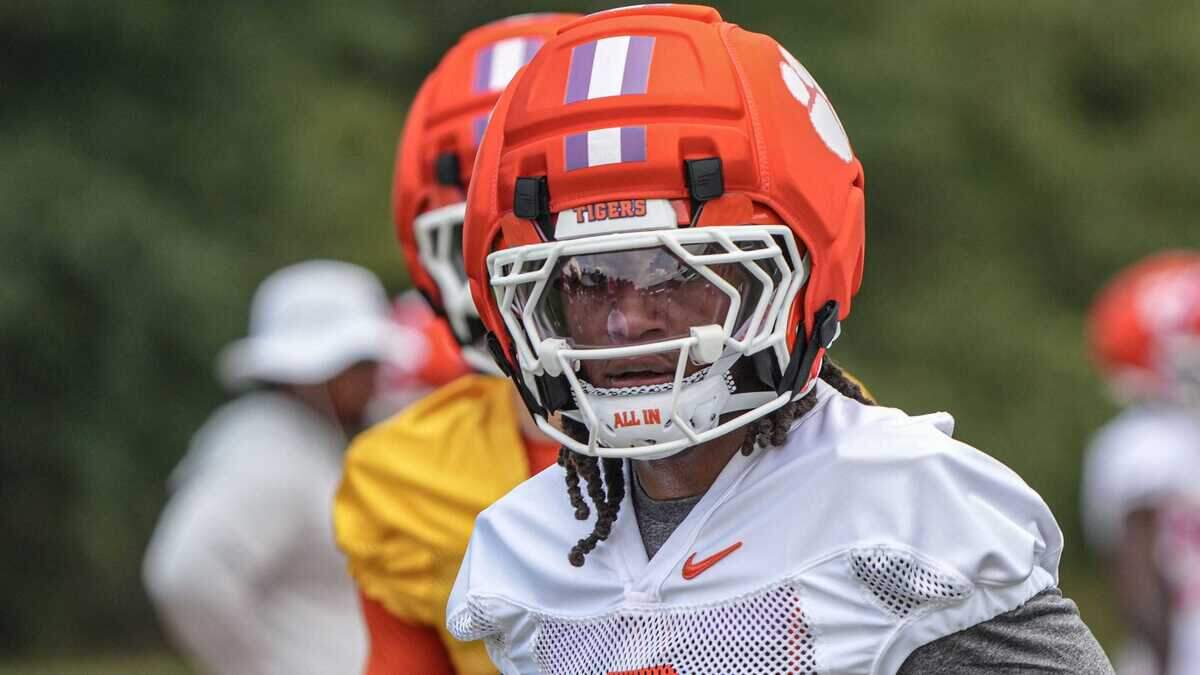Clemson cornerback Shelton Lewis (2)