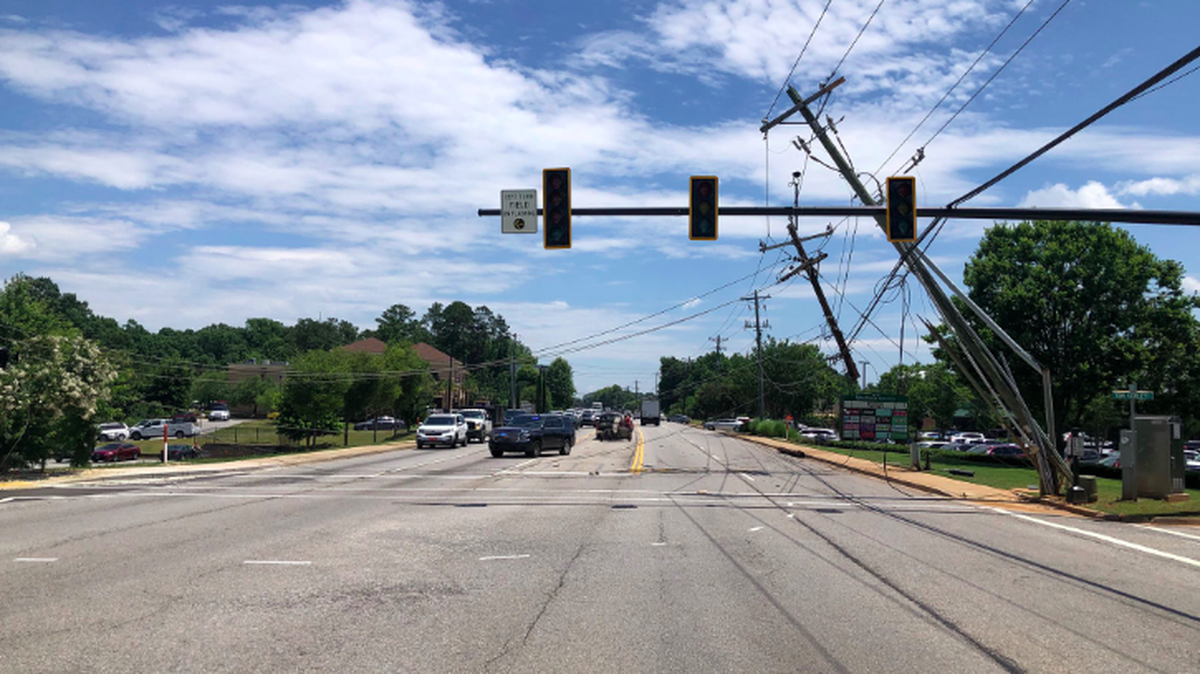 A bucket truck struck power lines with its bucket at Sunset Boulevard and Hope Ferry Road, and Lexington Police Department are asking drivers to avoid the area.