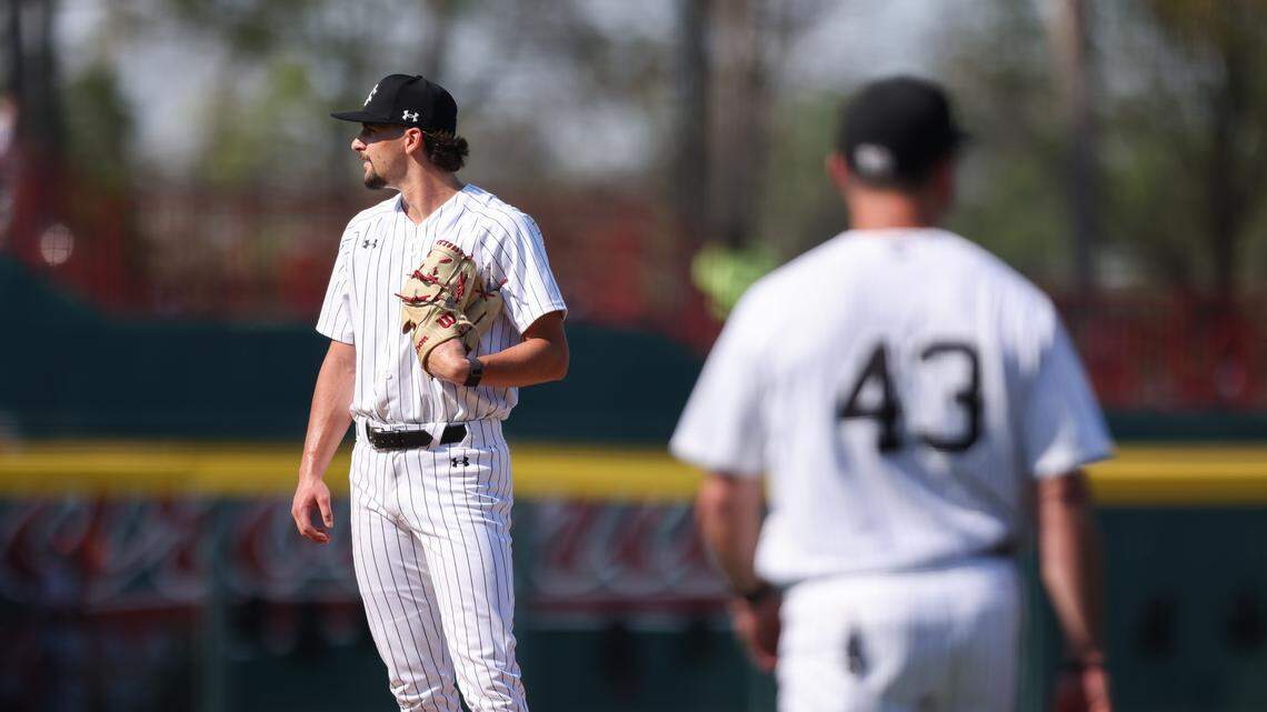 Gamecocks snap four-game losing streak in win over Wofford. No. 2 Texas is next