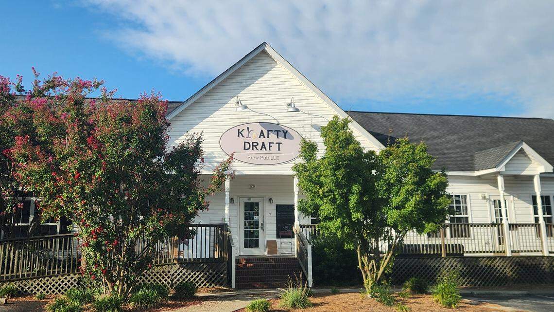 A new restaurant called Charter 803 Bar & Grill will come to the space that was once known as Krafty Draft on Charter Oak Road in Lexington.