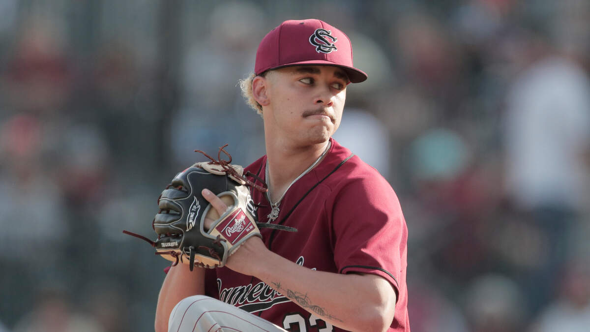 South Carolina junior Noah Hill (33)