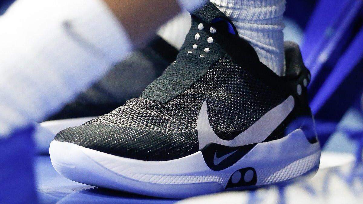 A Kentucky basketball player wears self-lacing Nike sneakers in Tuesday’s game against the South Carolina Gamecocks.