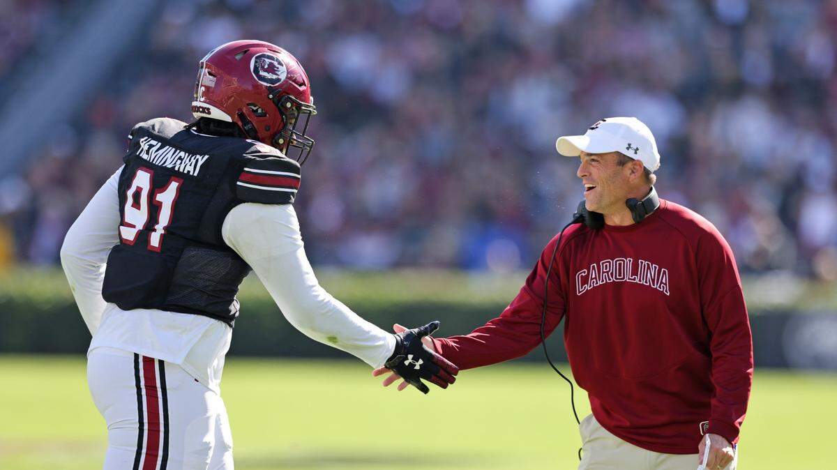 South Carolina defensive tackle Tonka Hemingway (91) stayed with the Gamecocks and signed an NIL deal with Garnet Trust after rumors he was going to enter the transfer portal.