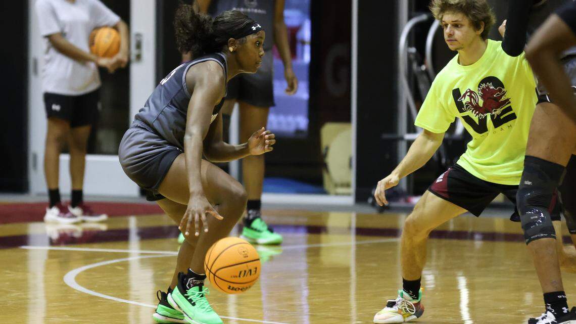 South Carolina guard Raven Johnson (25) practices at Carolina Coliseum in Columbia on Thursday, September 28, 2023.