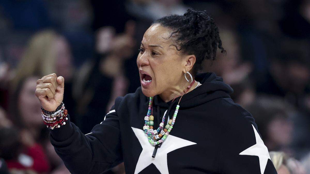 South Carolina head coach Dawn Staley 