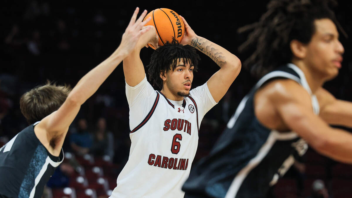 South Carolina's EJ Walker (6) 