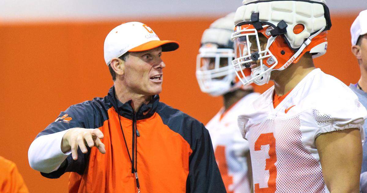 Clemson defensive coordinator Brent Venables instructs linebacker Xavier Thomas (3) during a spring practice.