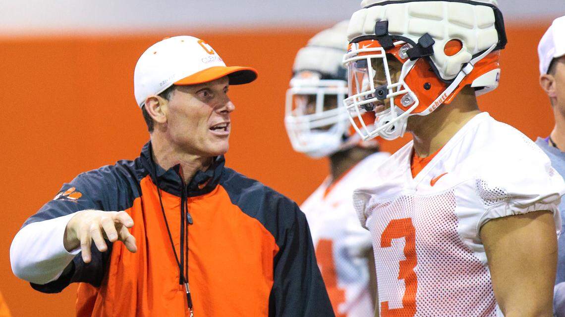 Clemson defensive coordinator Brent Venables instructs linebacker Xavier Thomas (3) during a spring practice.