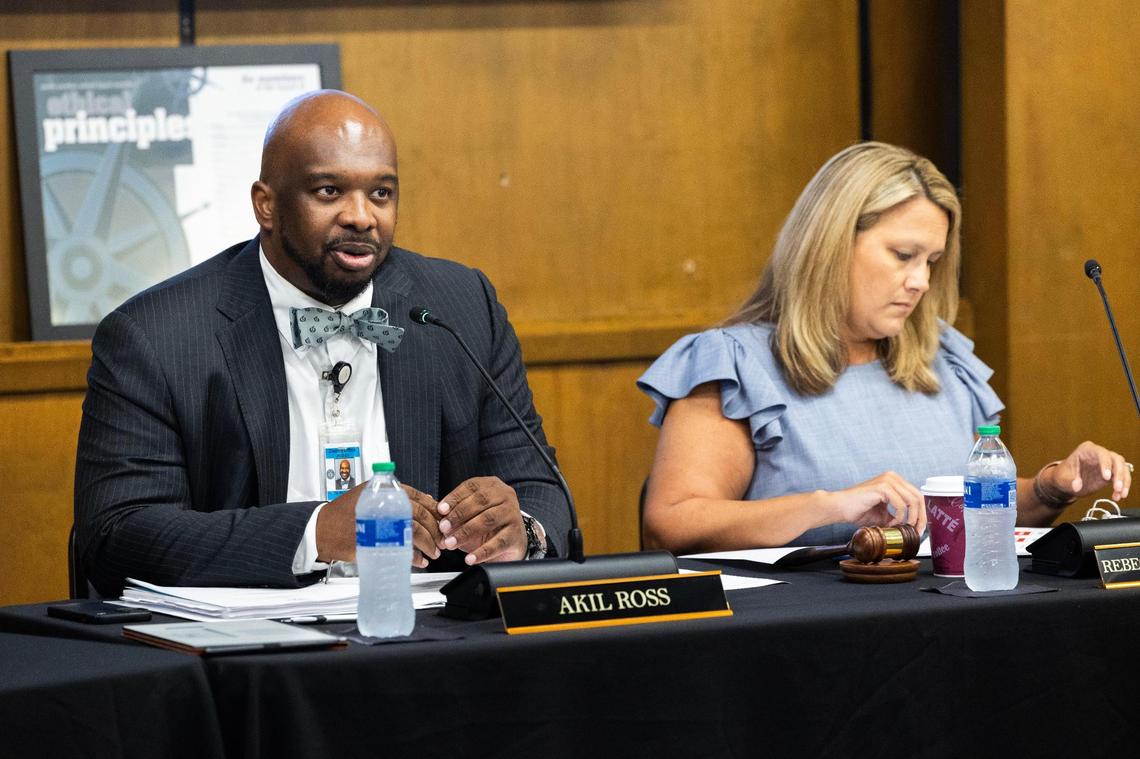 Superintendent Akin Ross opens a meeting of the Lexington-Rchland 5 school board on Monday, July 17, 2023.