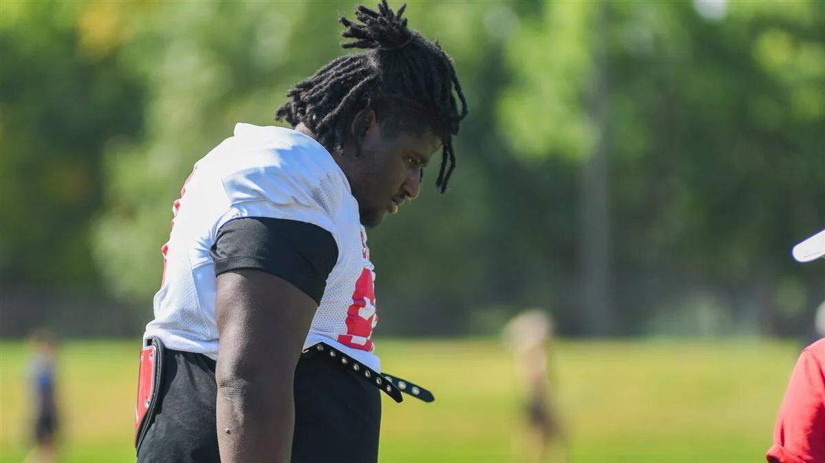 Oklahoma defensive lineman Markus Strong (99)