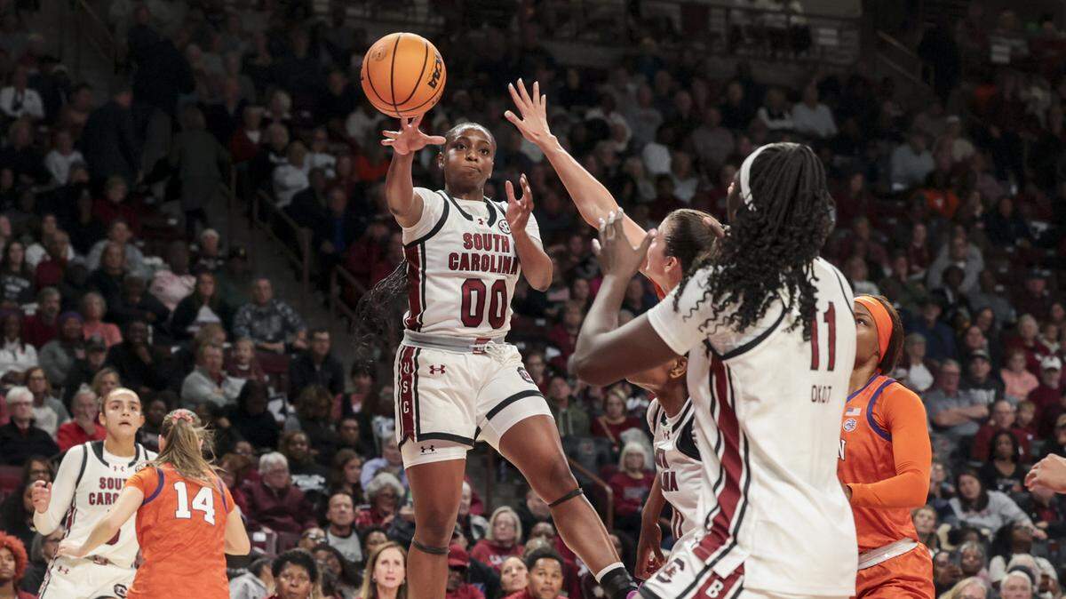 South Carolina's Ta'Niya Latson (00) passes to Madina Okot (11) during the second half of action of their women's basketball game against Clemson at Colonial Life Arena on Tuesday, Nov. 11, 2025.