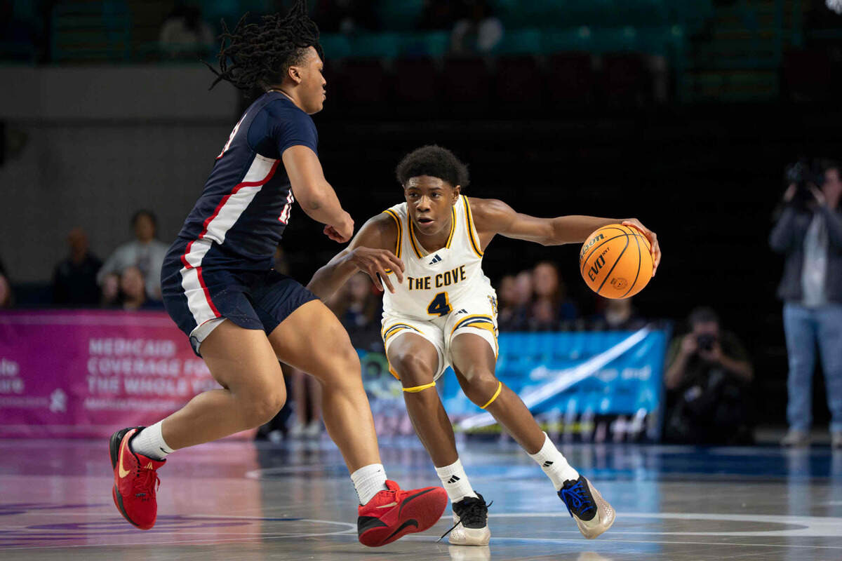 Keenan forward Antoine Caughman (4)