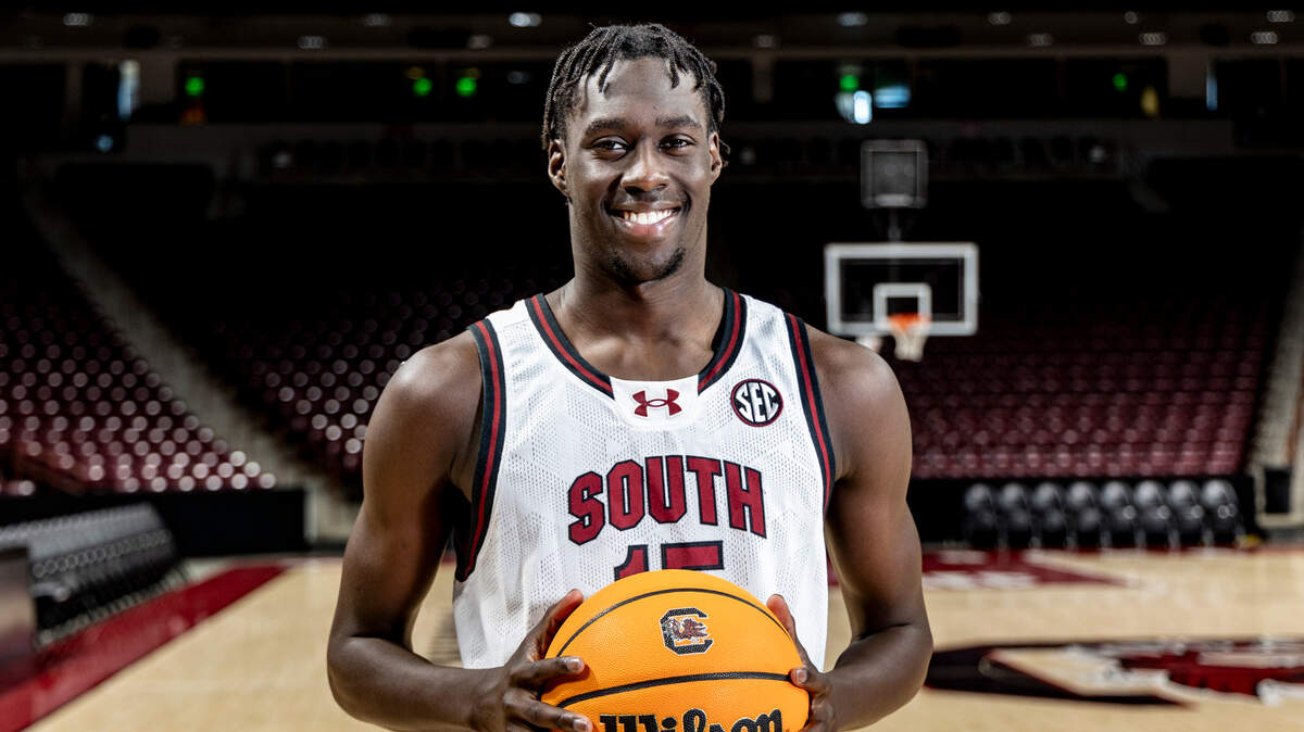South Carolina’s Morris Ugusuk (15) 
