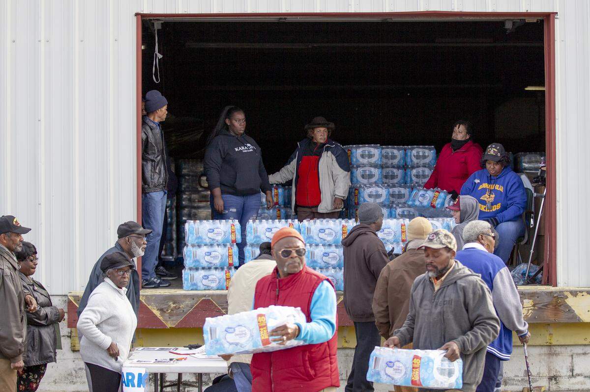 Denmark residents pick up bottled water at Denmark Furniture during a water distribution drive Friday Nov. 23, 2018, in Denmark, SC. Concerns about problems with the city water prompted the distribution.