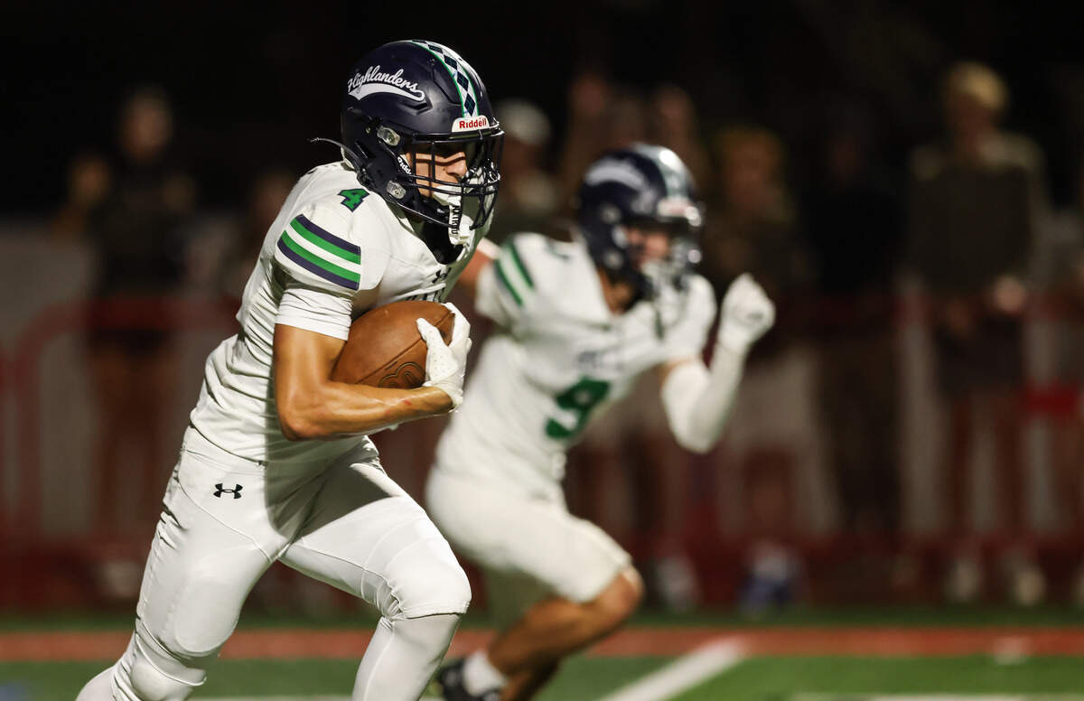 Jackson Noble (4) of Heathwood Hall carries the ball during Hammond’s game against Heathwood Hall in Columbia on Friday, September 12, 2025.