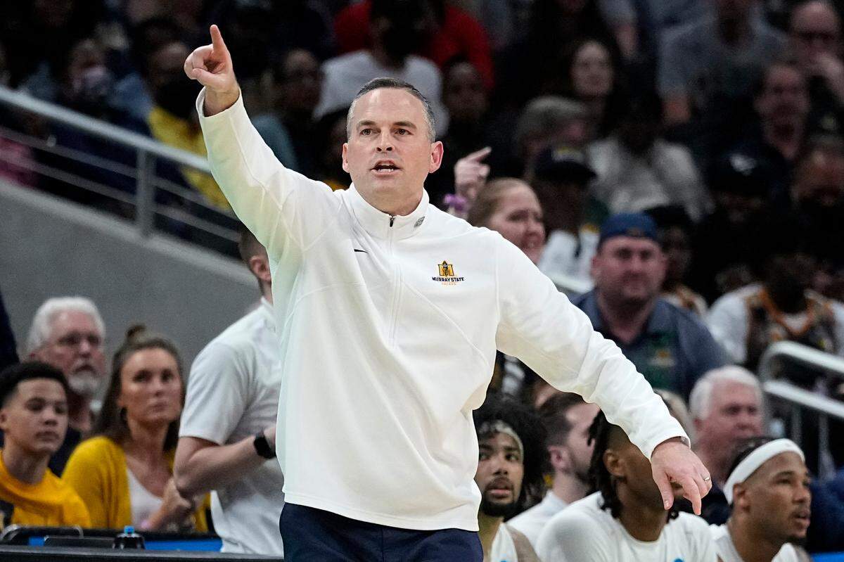 Murray State head coach Matt McMahon directs his team during the first half of a college basketball game against San Francisco in the first round of the NCAA tournament Thursday in Indianapolis. (AP Photo/Darron Cummings)