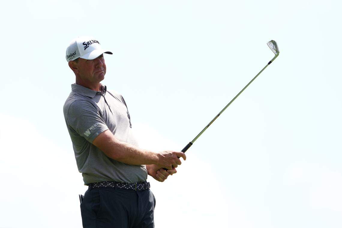 Lucas Glover plays his shot from the fourth tee Thursday during the first round of the Masters Tournament.