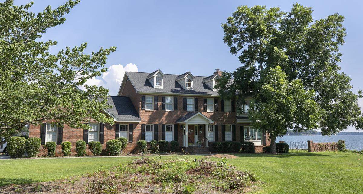 Mark and Kym Hilinski bought a house on Lake Murray so they could be close to their sons, USC freshman quarterback Ryan Hilinski and Kelly Hilinski who lives in Irmo.