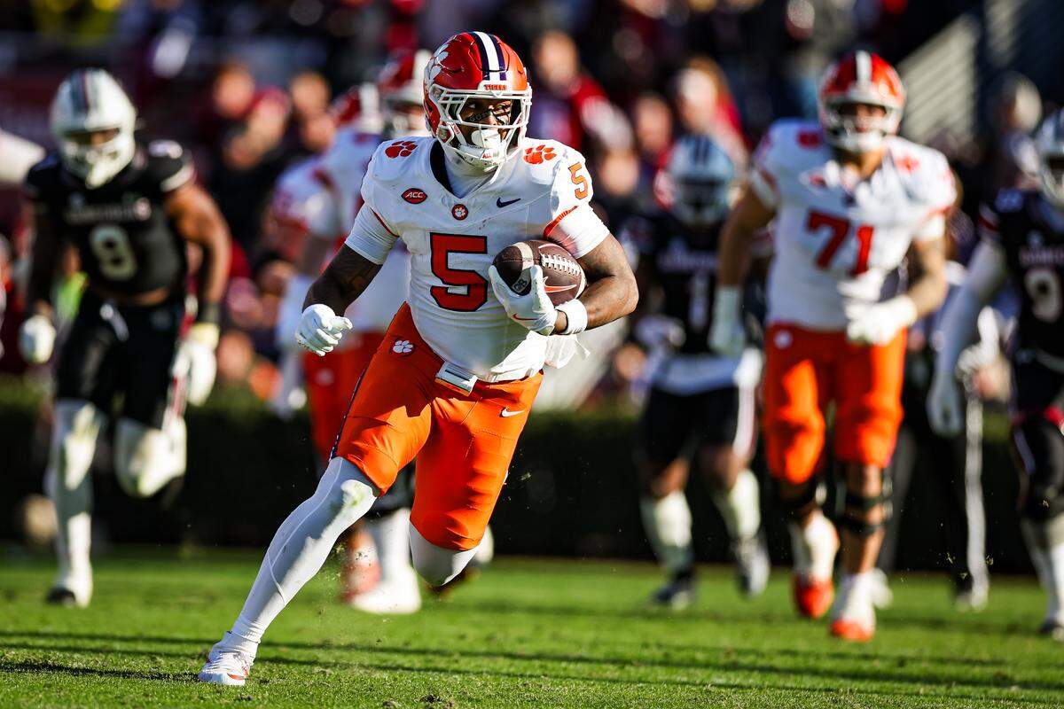 Clemson tight end Josh Sapp (5)