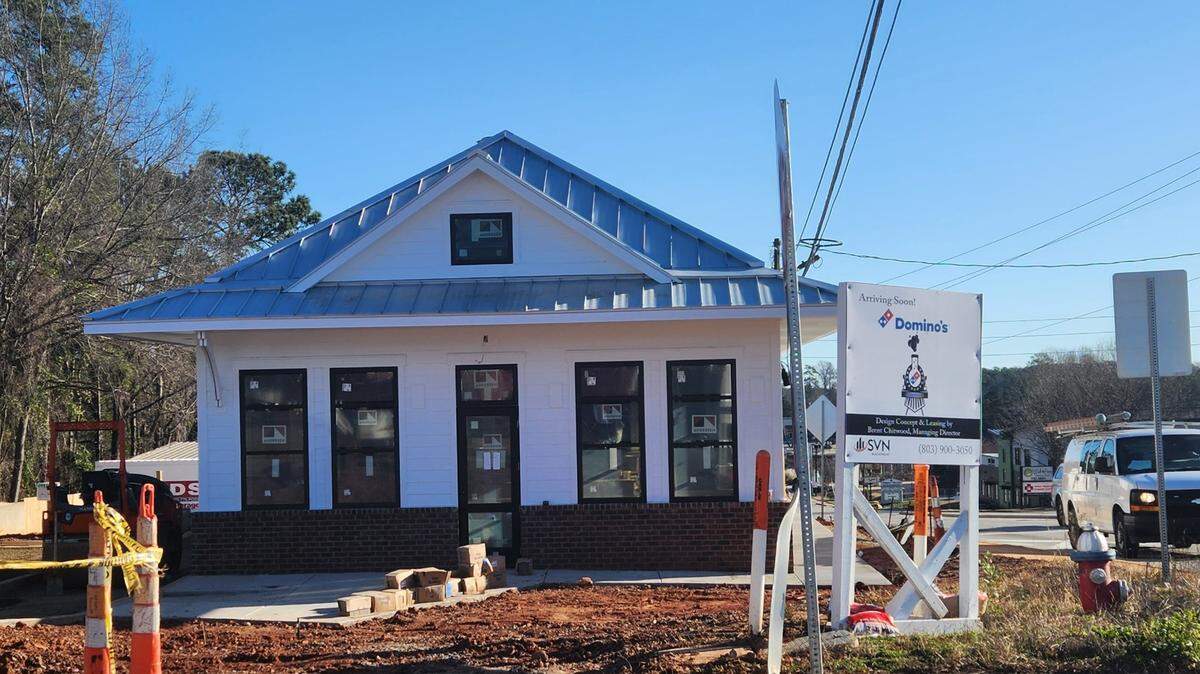 A new Domino’s Pizza restaurant is being built at the northeast corner of Lake Murray Boulevard and Woodrow Street in Irmo, near St. Andrews Road.