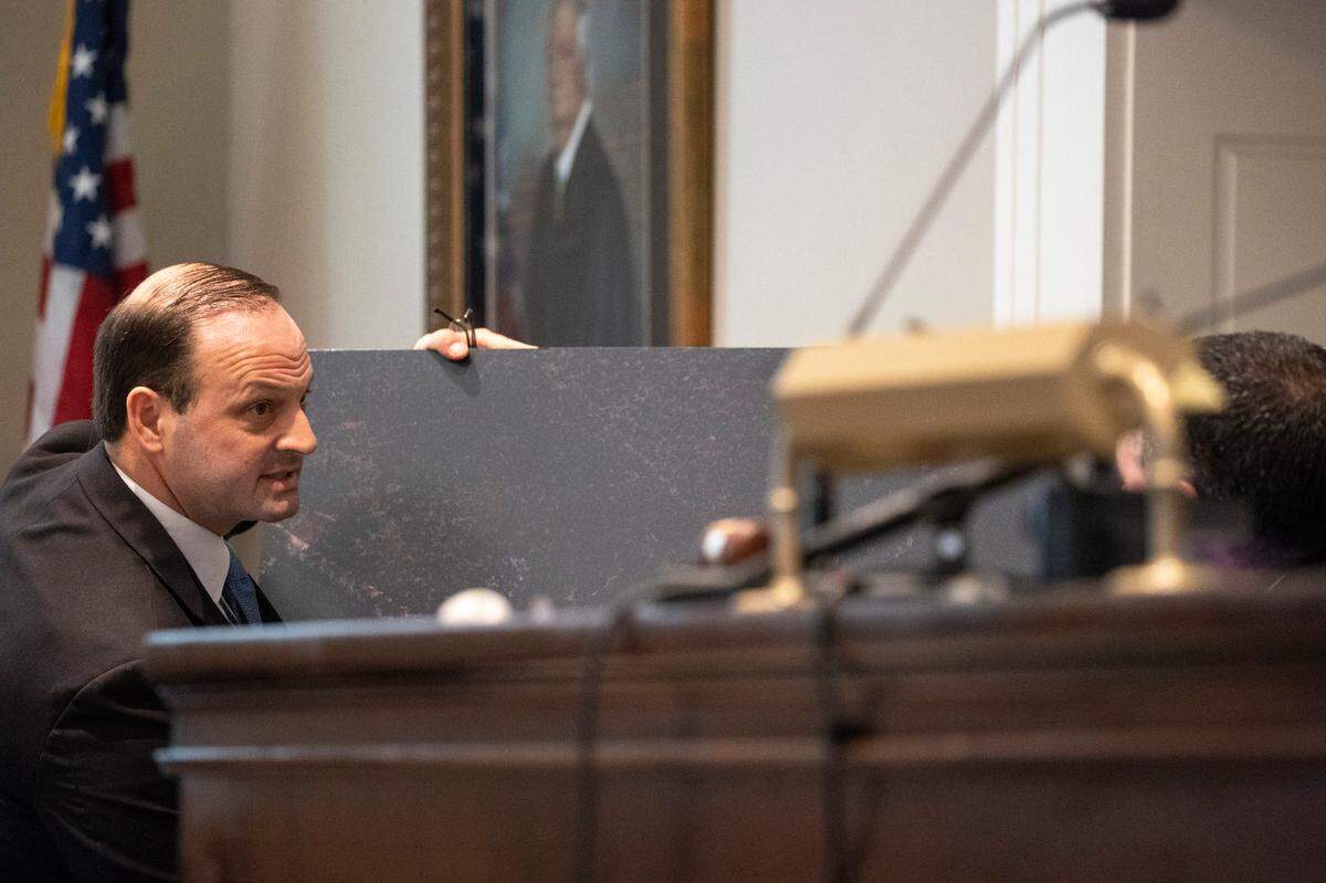 South Carolina attorney general Alan Wilson questions Kenneth Kinsley, an expert in crime scene forensics during the Alex Murdaugh trial at the Colleton County Courthouse in Walterboro, Tuesday, Feb. 28, 2023. Andrew J. Whitaker/The Post and Courier/Pool